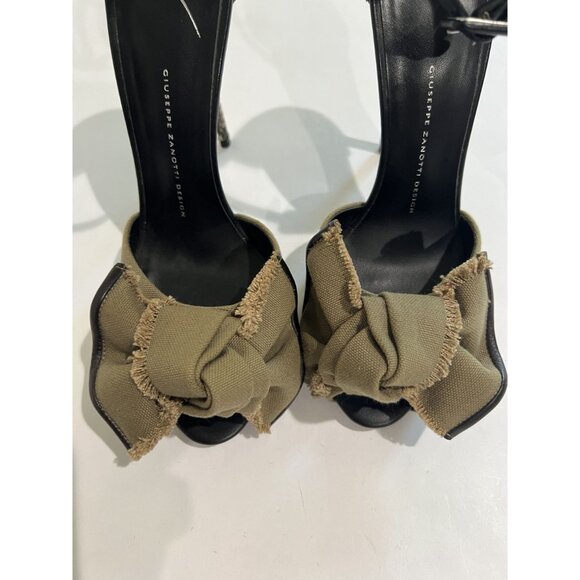 Giuseppe Zanotti Bow Detail Sandals in Khaki Beige Python - Picture 3 of 7